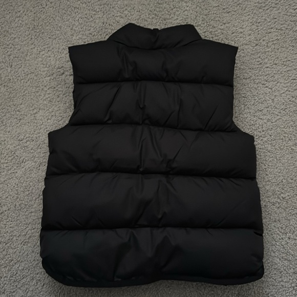 Worn Once H&M Kids Black Puffer Vest in Size 3/4T - Picture 3 of 3